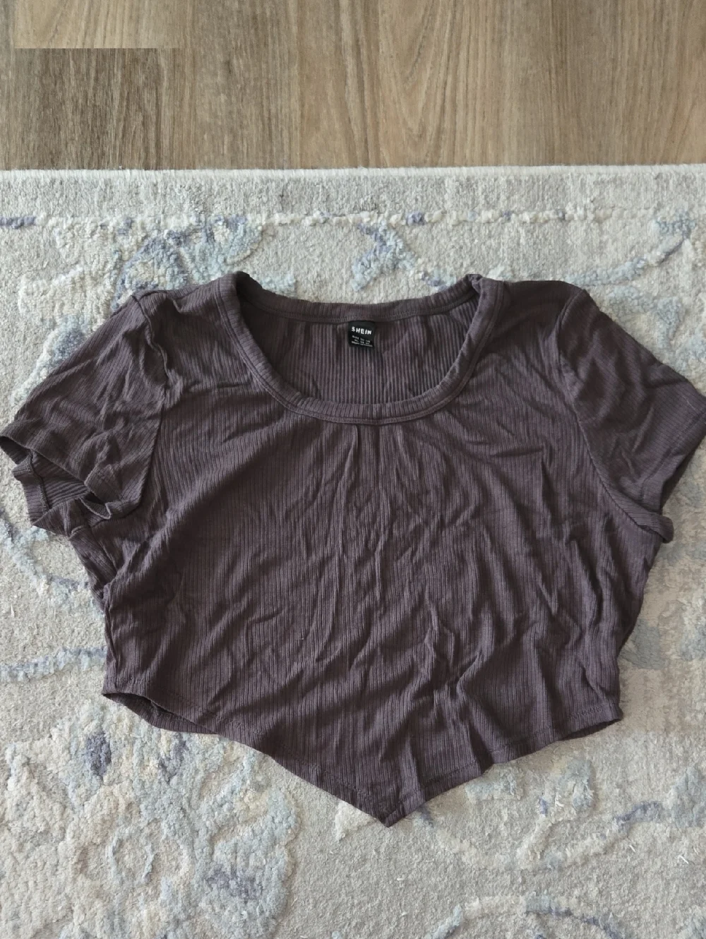 SHEIN Grey Ribbed Pointed-Hem Short Sleeve Crop Top - Picture 1 of 3